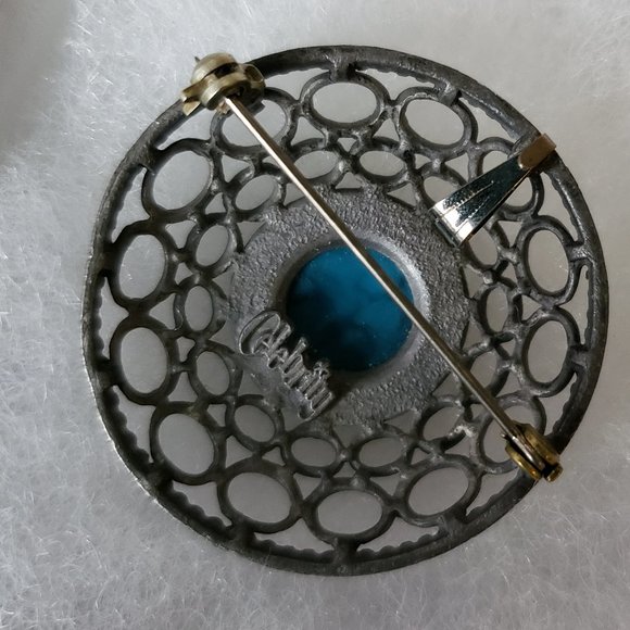 2/10$ Marked Celebrity round shield shape brooch/pendant - Picture 4 of 4